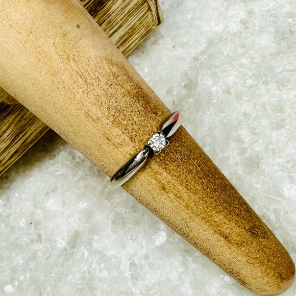 EUC Vintage 14K White Gold Diamond Engagement / Promise Ring